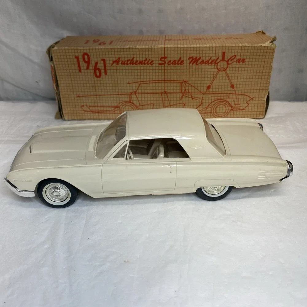 Vtg 1961 Ford Thunderbird Dealer PROMO 1/25 Orig Box T-bird‎ Crème Hardtop 2DR